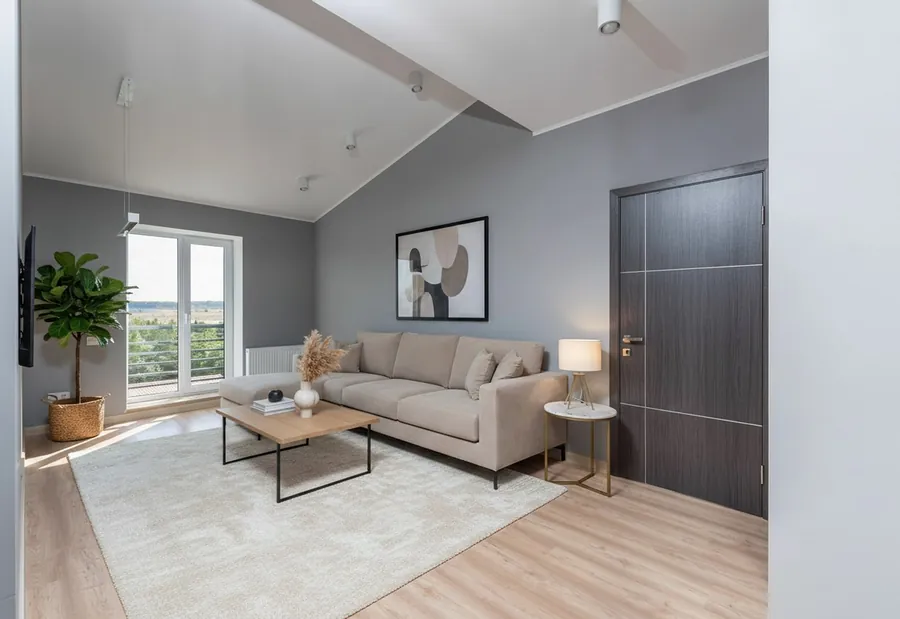 Stesso ambiente arredato con virtual staging AI: arredo virtuale a scopo illustrativo generato con RoomReveal